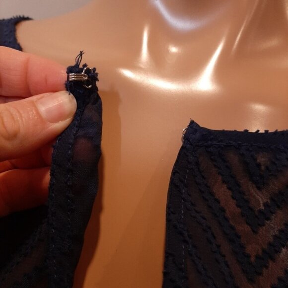 3/$20 DENVER HAYES Sheer Blouse Textured Long Slit Sleeves Chevron Keyhole Top - Picture 4 of 12